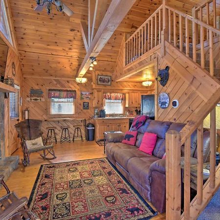 Helen Cabin With Deck And Hot Tub Less Than Half Mi To Main St Luaran gambar