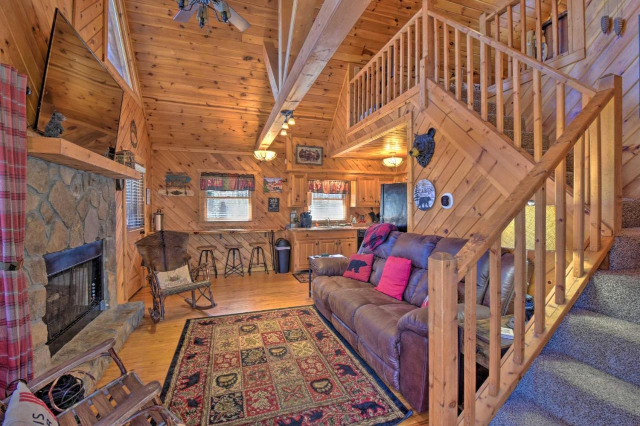 Helen Cabin With Deck And Hot Tub Less Than Half Mi To Main St Luaran gambar