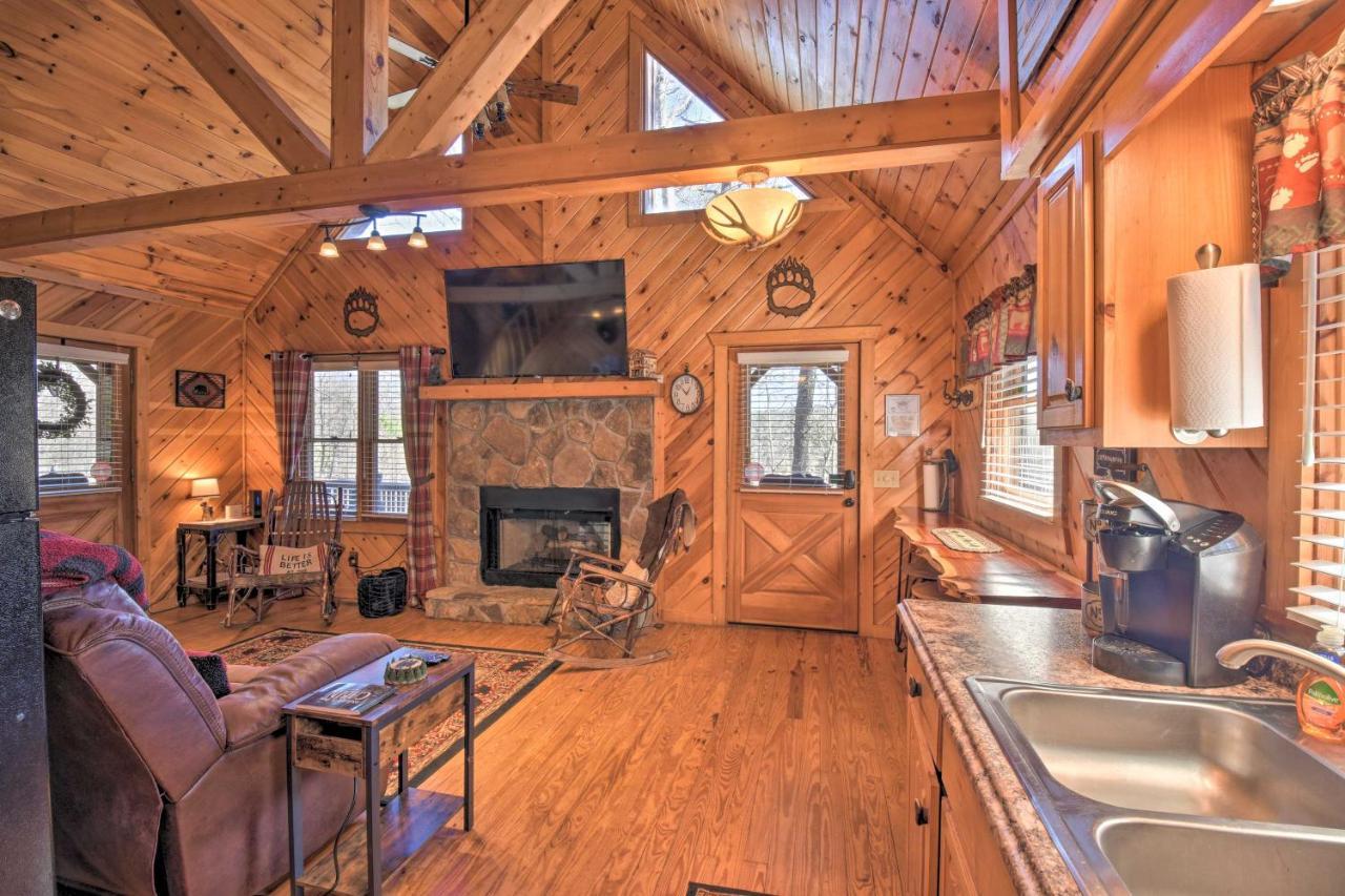 Helen Cabin With Deck And Hot Tub Less Than Half Mi To Main St Luaran gambar