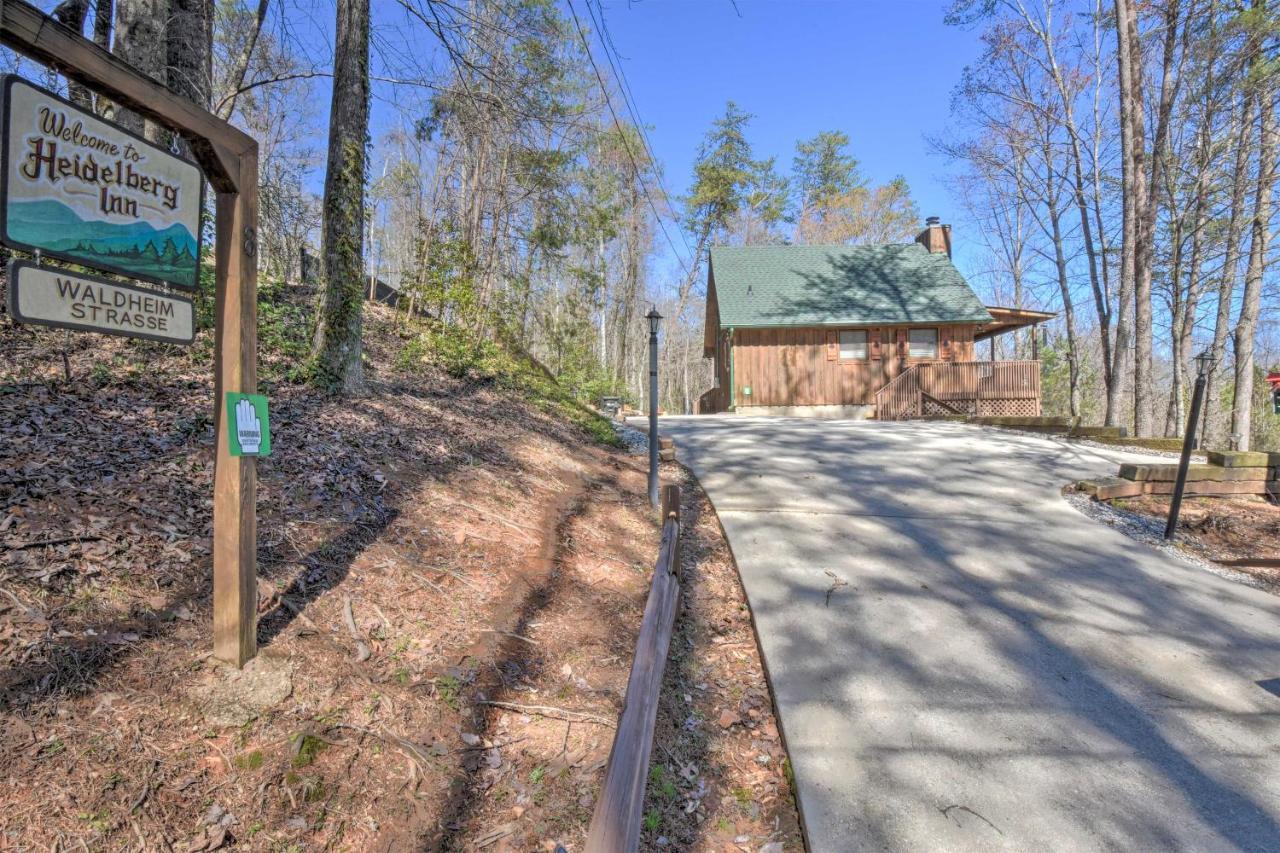 Helen Cabin With Deck And Hot Tub Less Than Half Mi To Main St Luaran gambar