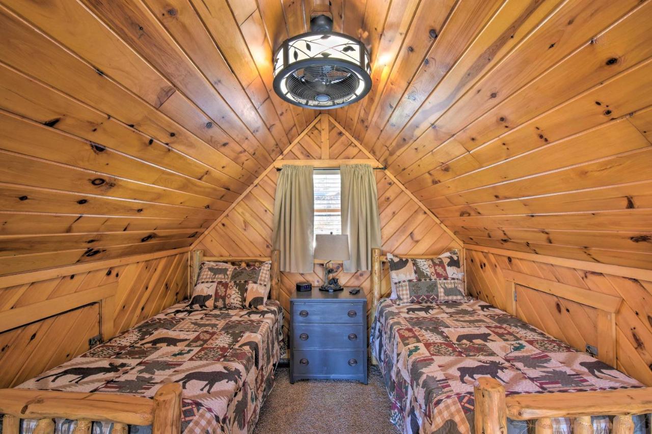 Helen Cabin With Deck And Hot Tub Less Than Half Mi To Main St Luaran gambar