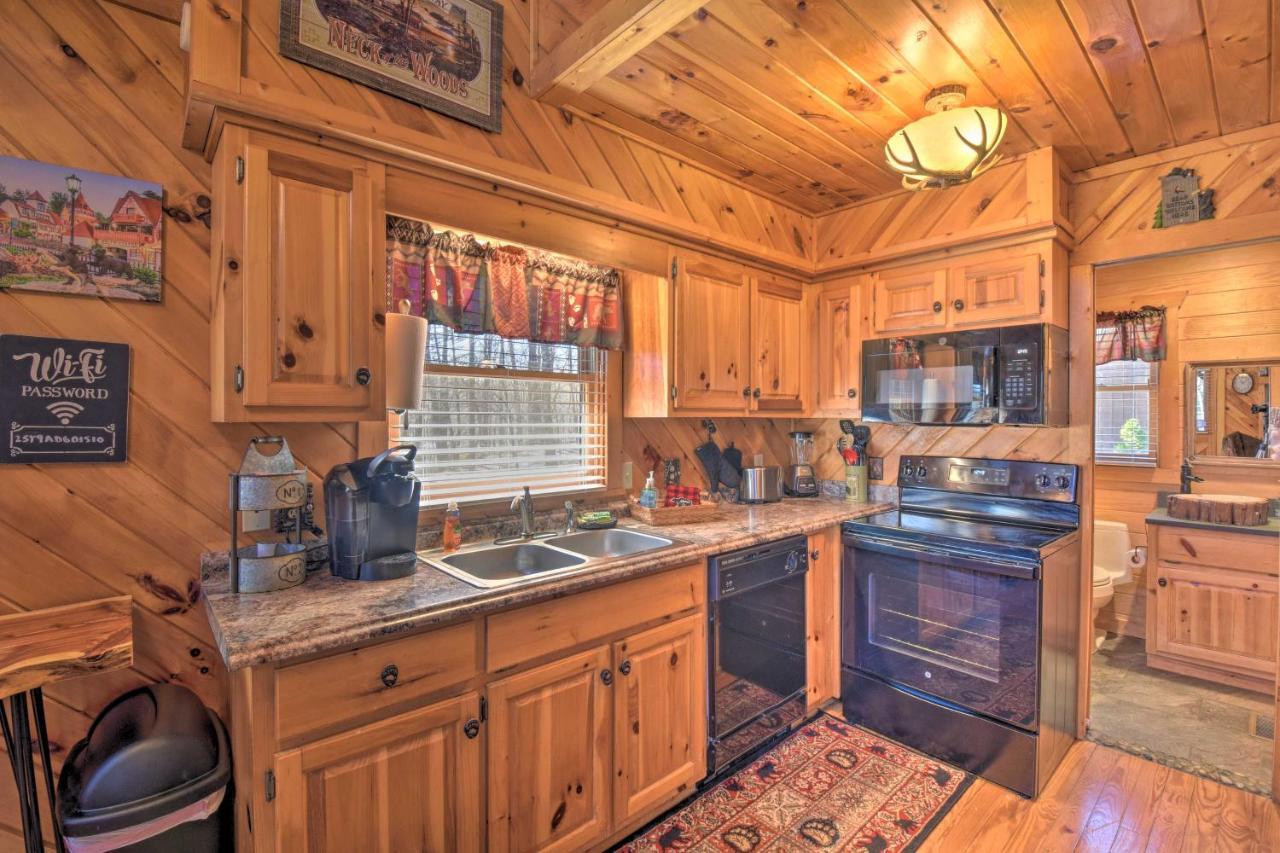 Helen Cabin With Deck And Hot Tub Less Than Half Mi To Main St Luaran gambar