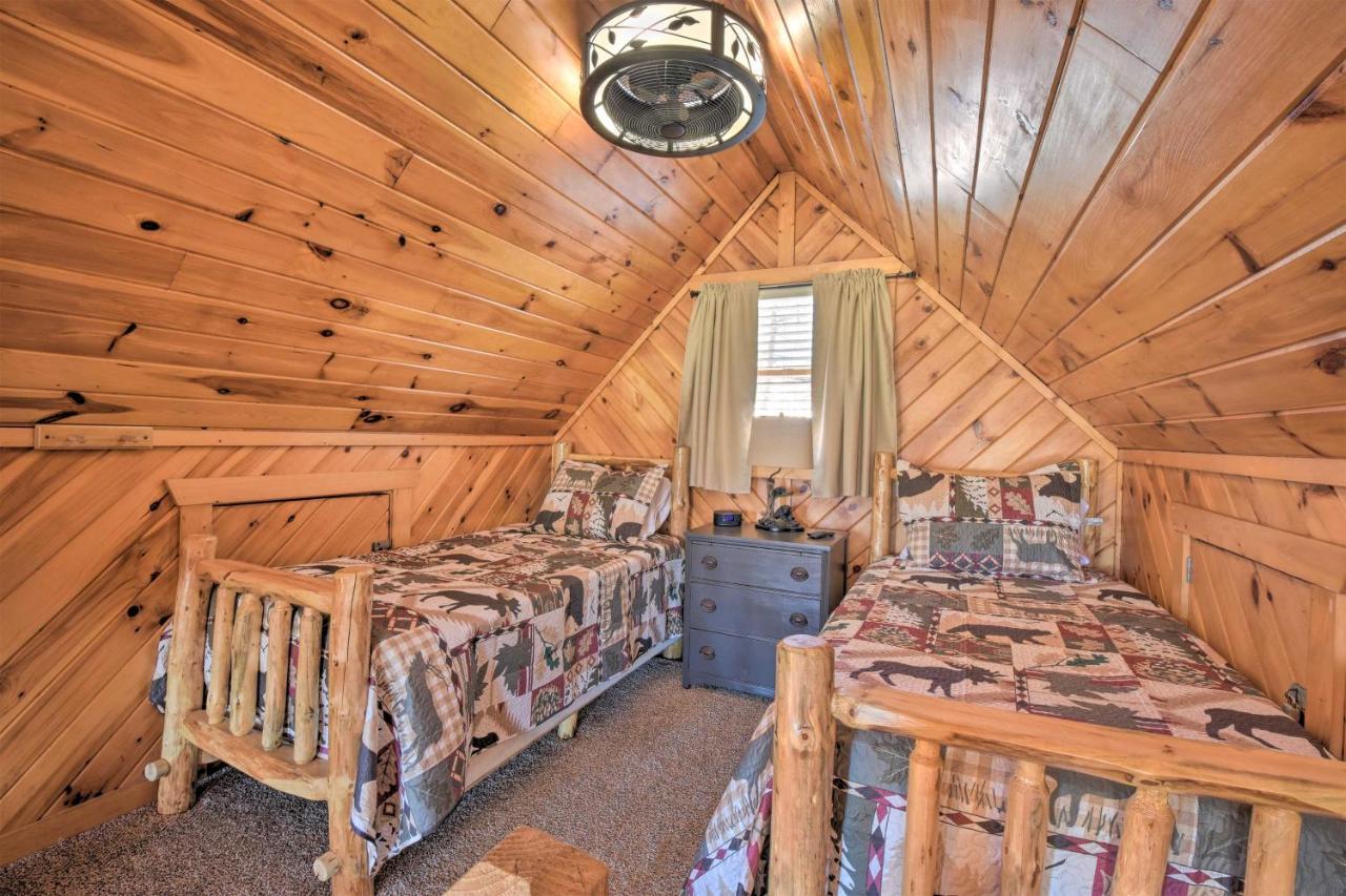 Helen Cabin With Deck And Hot Tub Less Than Half Mi To Main St Luaran gambar
