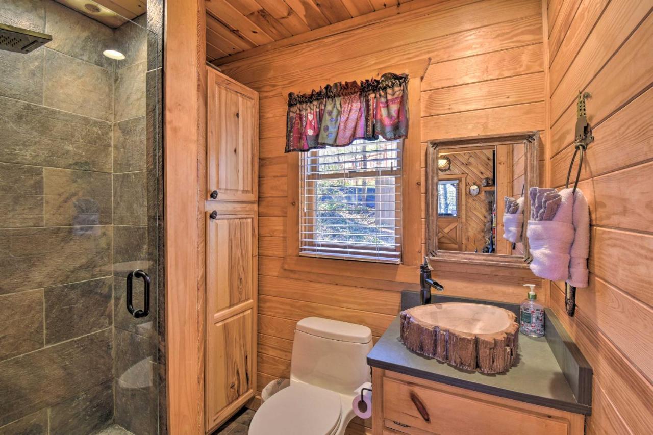 Helen Cabin With Deck And Hot Tub Less Than Half Mi To Main St Luaran gambar